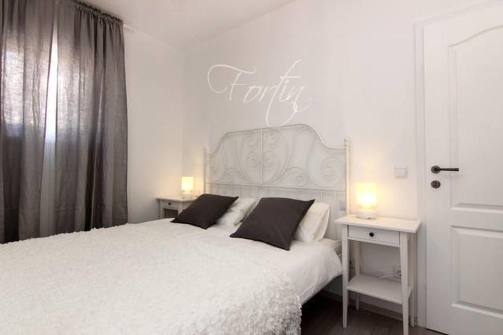 Apartments Terra Petrosa Трогир Екстериор снимка